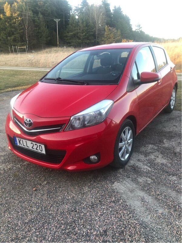 Röd Begagnad 2014 Toyota Yaris Active Halvkombi | 63 000 kr (Bra pris) - Bild 1/4