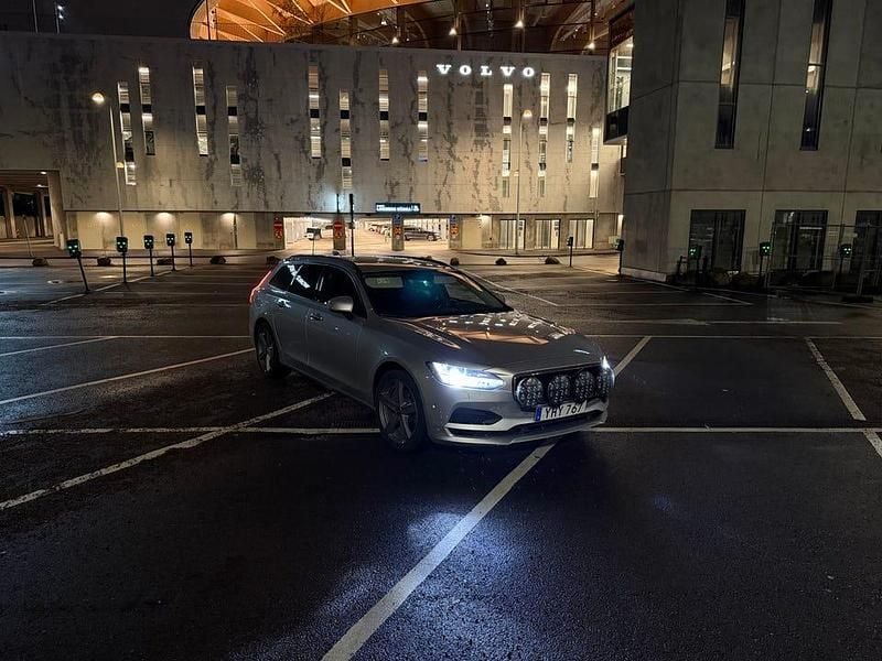 Grå metallic Begagnad 2017 Volvo V90 Kombi | 160 000 kr (Bra pris) - Bild 1/4