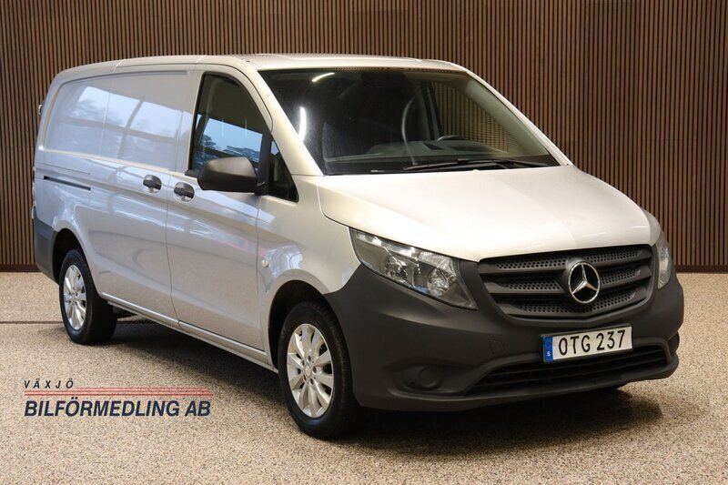 Silver Begagnad 2015 Mercedes Vito Minibuss | 169 000 kr (Lite dyr) - Bild 1/4