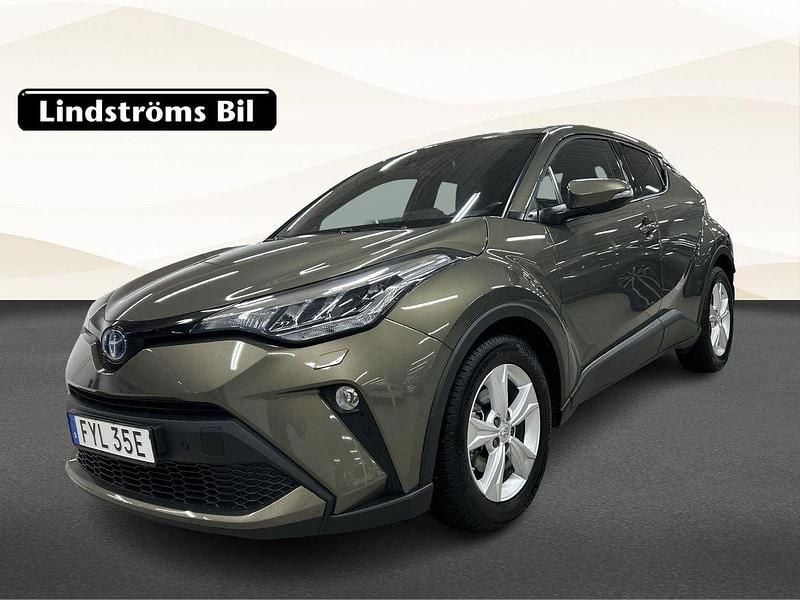 Grön Begagnad 2023 Toyota C-HR+ Edition SUV | 275 000 kr (Marknadspris) - Bild 1/3