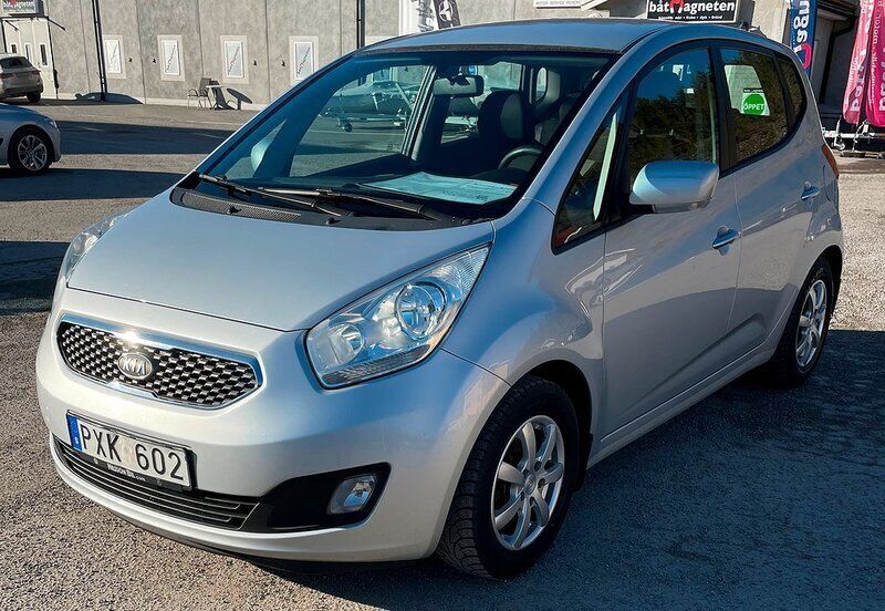 Silver Begagnad 2011 Kia Venga Halvkombi | 55 000 kr (Marknadspris) - Bild 1/4