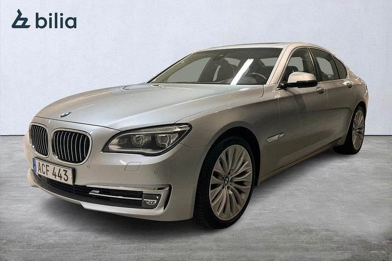 Silver Begagnad 2014 BMW 730 Sedan | 268 900 kr (Marknadspris) - Bild 1/4