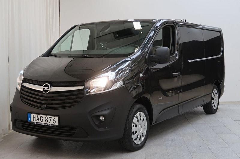 Svart Begagnad 2015 Opel Vivaro Van | 129 900 kr (Dyr) - Bild 1/4