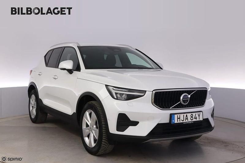 Begagnad Volvo XC40 Core 197 HK (144 kW) 2023 Vit SUV