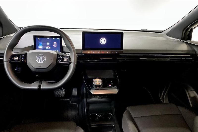 Begagnad MG MG4 EV 2023 Svart Halvkombi