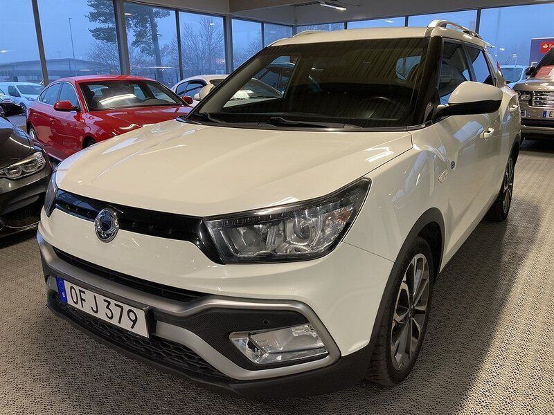 Vit Begagnad 2016 Ssangyong Tivoli Halvkombi | 89 900 kr - Bild 1/4