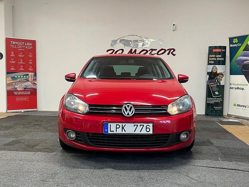 Röd Begagnad 2011 VW Golf VI Halvkombi | 59 900 kr (Marknadspris) - Bild 1/4