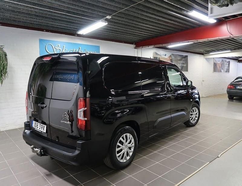 Begagnad Citroën e-Berlingo 100 kW (136 HK) 2022 Svart Minibuss