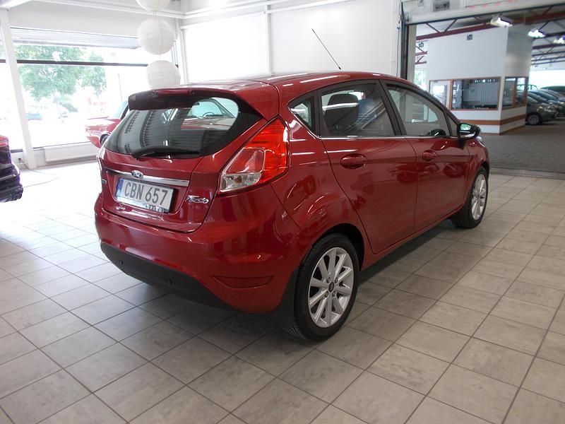 Begagnad Ford Fiesta 2016 Röd