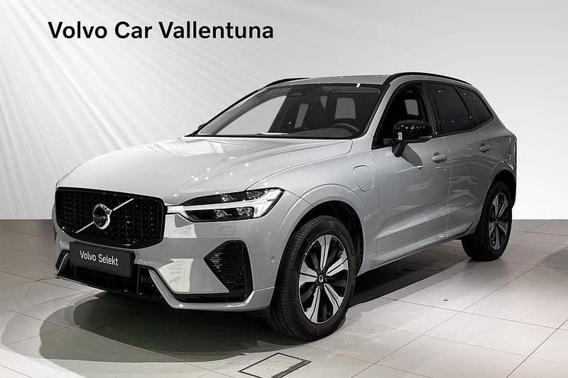 Grå Begagnad 2024 Volvo XC60 Plus SUV | 559 900 kr (Marknadspris) - Bild 1/3