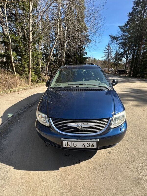 Blå Begagnad 2003 Chrysler Grand Voyager Minibuss | 35 000 kr (Lite dyr) - Bild 1/4
