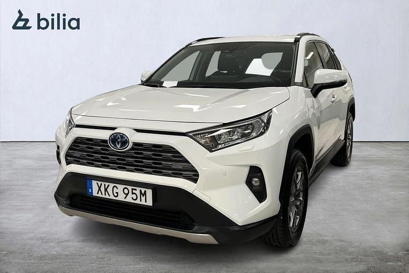 Vit Begagnad 2022 Toyota RAV4 Hybrid Active SUV | 374 900 kr (Marknadspris) - Bild 1/4