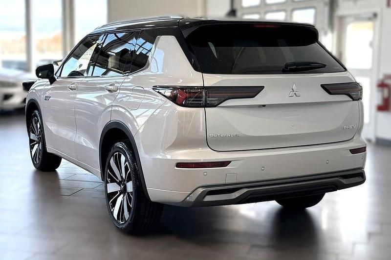Ny Mitsubishi Outlander P-HEV Instyle 306 HK (225 kW) 2025 White diamond SUV