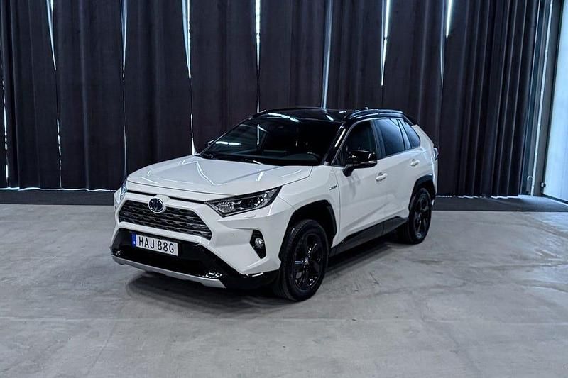 Vit Begagnad 2018 Toyota RAV4 Hybrid Style SUV | 299 900 kr (Marknadspris) - Bild 1/4