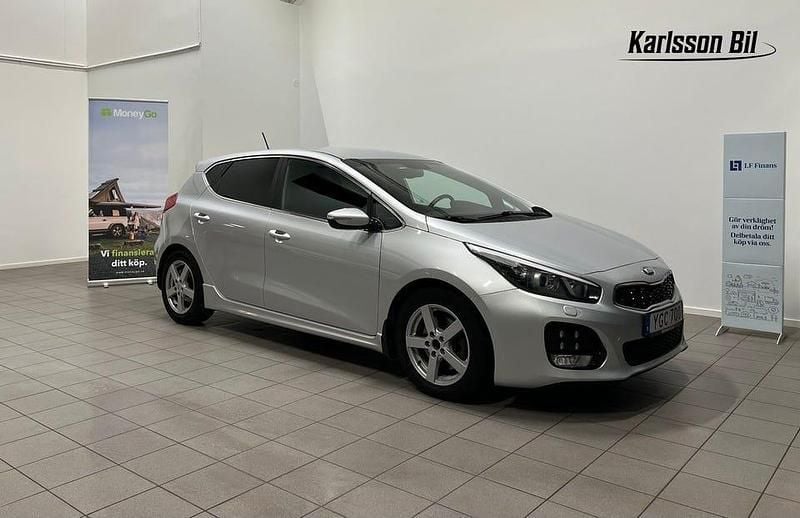 Grå Begagnad 2016 Kia Ceed GT-Line Halvkombi | 124 900 kr (Marknadspris) - Bild 1/4