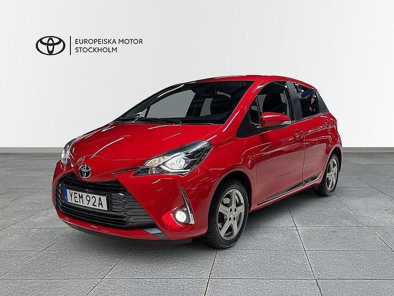 Röd Begagnad 2019 Toyota Yaris Halvkombi | 154 900 kr (Lite dyr) - Bild 1/3