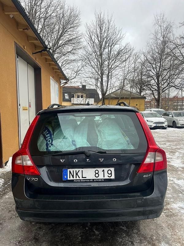 Begagnad Volvo V70 Momentum 145 HK (106 kW) 2010 Grå Kombi