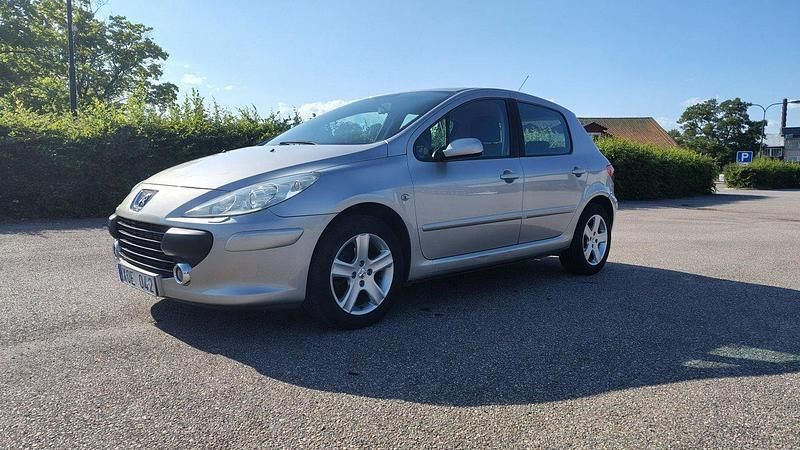 Grå Begagnad 2006 Peugeot 307 Halvkombi | 20 000 kr (Marknadspris) - Bild 1/4
