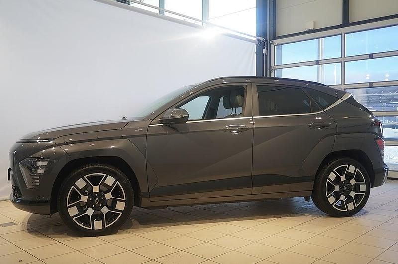 Begagnad Hyundai Kona Advanced 160 kW (218 HK) 2023 Ecotronic gray SUV
