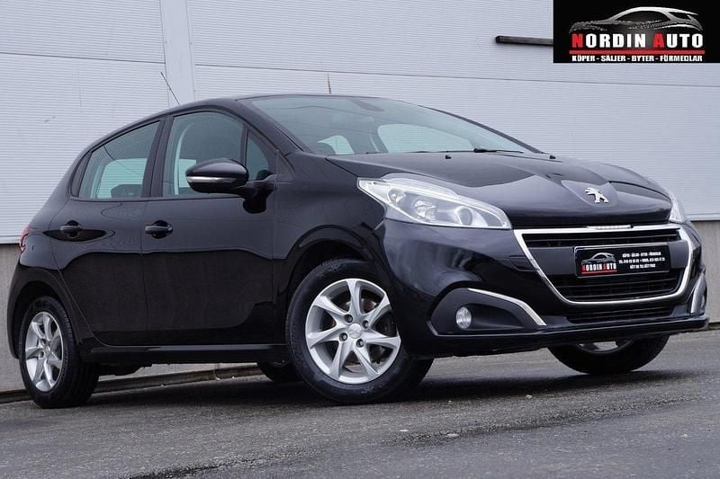 Svart Begagnad 2015 Peugeot 208 Halvkombi | 49 900 kr (Marknadspris) - Bild 1/4