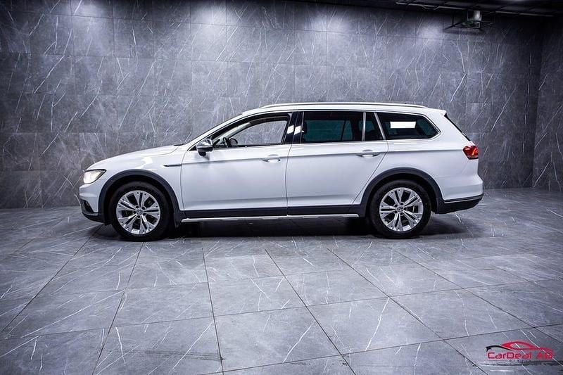 Begagnad VW Passat Alltrack 190 HK (139 kW) 2017 Vit Kombi