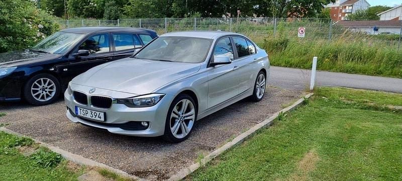 Silver Begagnad 2013 BMW 316 Sedan | 105 000 kr - Bild 1/4