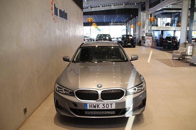 Begagnad BMW 330e 184 HK (135 kW) 2023 Grå Kombi