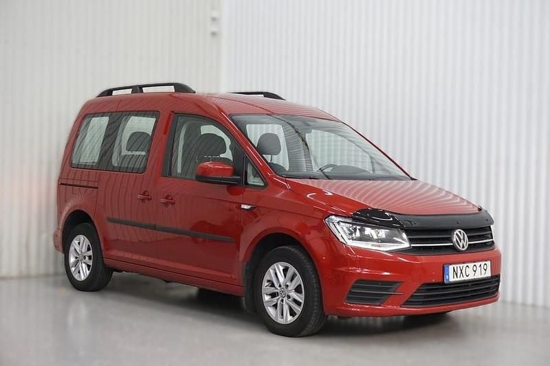 Begagnad VW Caddy 102 HK (75 kW) 2016 Röd Minibuss
