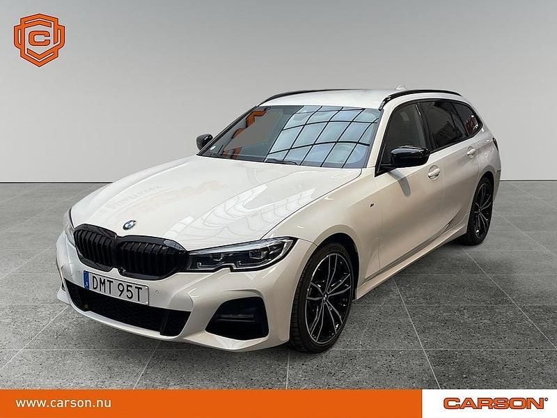 Vit Begagnad 2020 BMW 330 M Sport Kombi | 319 900 kr (Marknadspris) - Bild 1/3