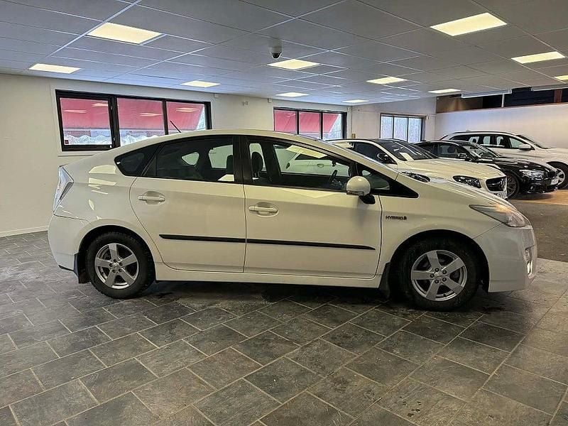 Begagnad Toyota Prius 136 HK (100 kW) 2009 Vit Halvkombi