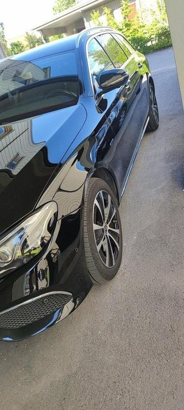 Svart Begagnad 2019 Mercedes E300 Avantgarde Kombi | 295 000 kr (Bra pris) - Bild 1/4