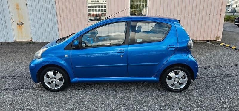 Blå Begagnad 2009 Toyota Aygo Halvkombi | 39 900 kr (Marknadspris) - Bild 1/4