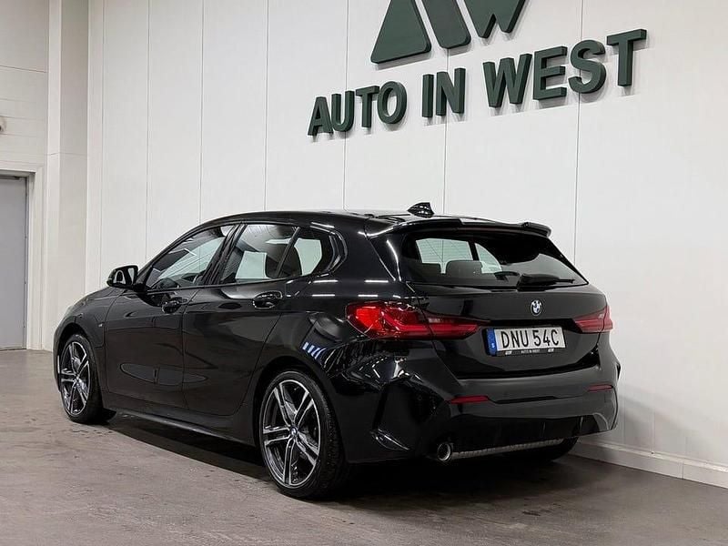 Begagnad BMW 118 M Sport 136 HK (100 kW) 2021 Svart Halvkombi