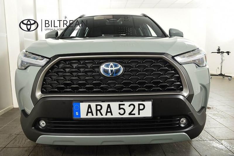 Begagnad Toyota Corolla Cross Style 197 HK (144 kW) 2023 Grön SUV