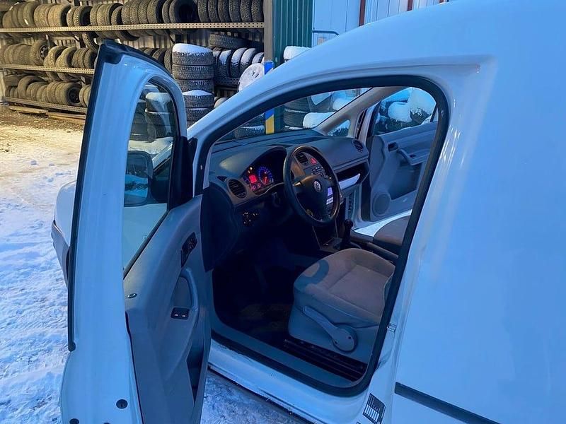 Begagnad VW Caddy 109 HK (80 kW) 2008 Vit Minibuss