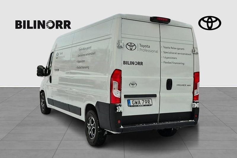 Begagnad Toyota Proace Comfort 182 HK (133 kW) 2024 Vit Minibuss