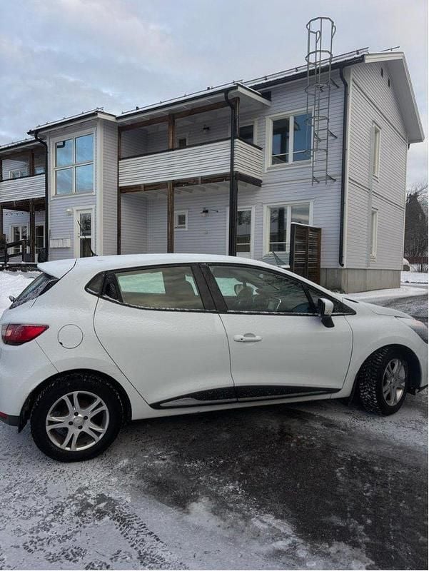 Vit Begagnad 2014 Renault Clio IV Halvkombi | 52 000 kr (Bra pris) - Bild 1/4