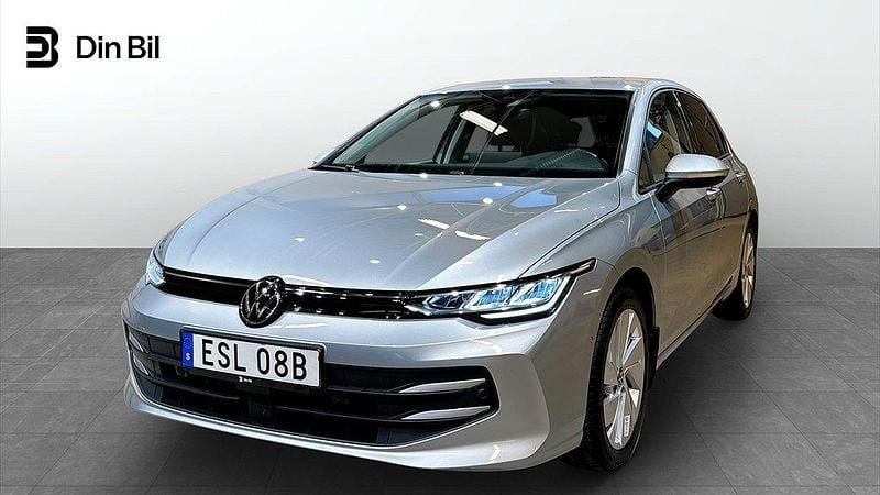 Silver (oyster silver metallic) Begagnad 2025 VW Golf VIII Comfortline Kombi | 309 900 kr (Marknadspris) - Bild 1/4