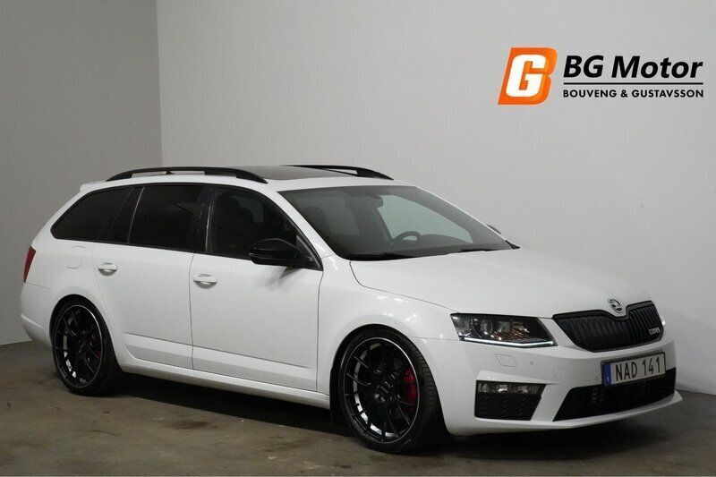 Vit Begagnad 2016 Skoda Octavia RS Kombi | 149 700 kr (Marknadspris) - Bild 1/3