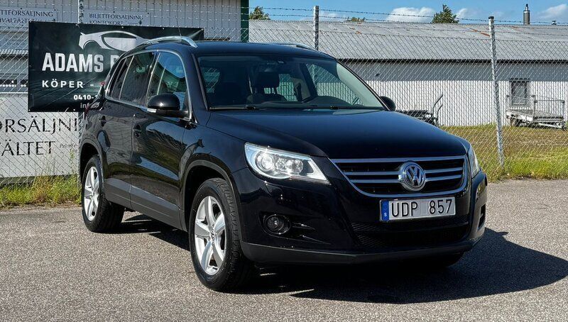 Svart Begagnad 2010 VW Tiguan Sportline SUV | 104 900 kr (Marknadspris) - Bild 1/2