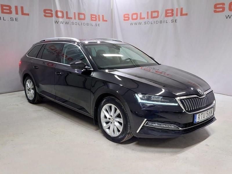 Black magic pearlescent Begagnad 2023 Skoda Superb Business Line Kombi | 309 900 kr (Bra pris) - Bild 1/4