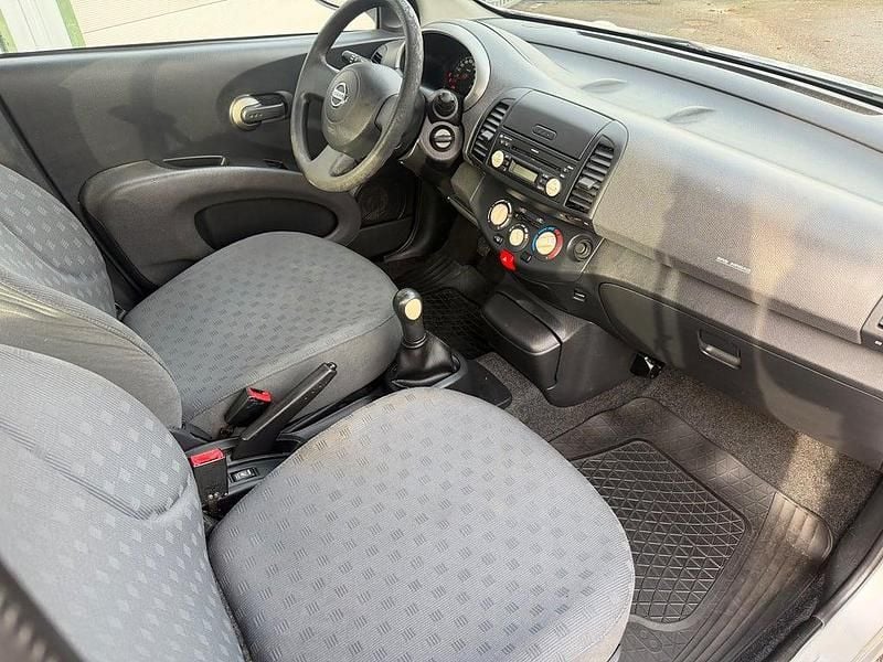 Begagnad Nissan Micra 65 HK (47 kW) 2004 Silver Halvkombi