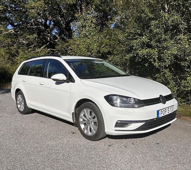 Vit Begagnad 2017 VW Golf VII Kombi | 115 000 kr (Marknadspris) - Bild 1/4