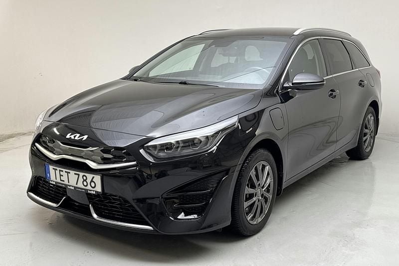 Svart Begagnad 2024 Kia Ceed Sportswagon Kombi | 279 000 kr (Marknadspris) - Bild 1/4