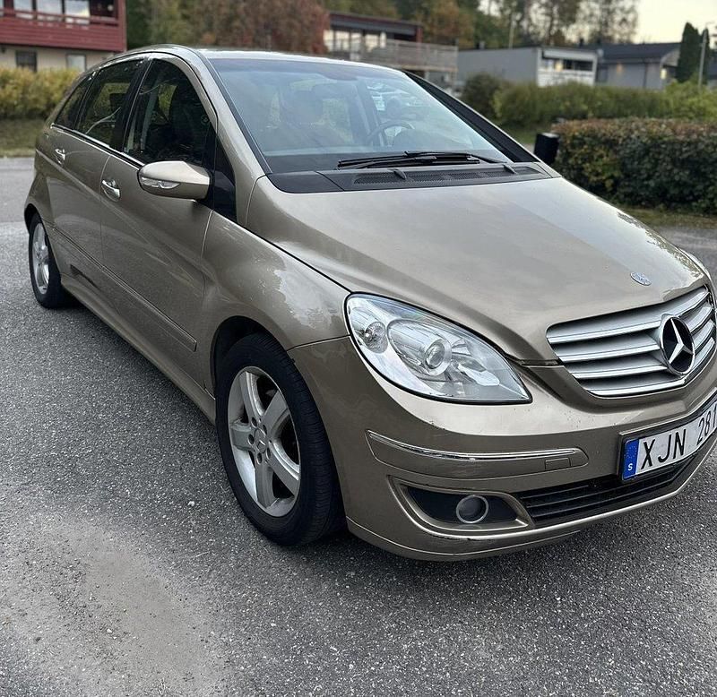 Brun Begagnad 2006 Mercedes B170 Minibuss | 34 000 kr (Bra pris) - Bild 1/4