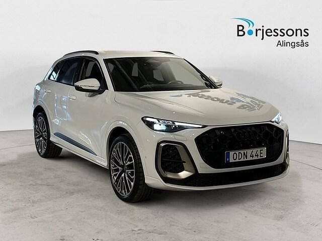 Glaciärvit metallic Begagnad 2025 Audi Q5 S-Line SUV | 679 900 kr - Bild 1/4