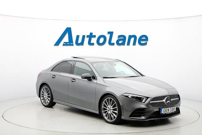 Grå Begagnad 2020 Mercedes A250 AMG Sedan | 339 900 kr (Marknadspris) - Bild 1/3