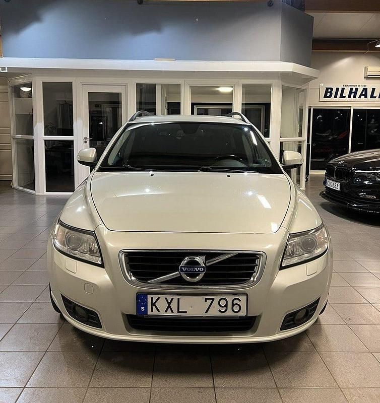 Begagnad Volvo V50 Momentum 116 HK (85 kW) 2010 Vit Kombi