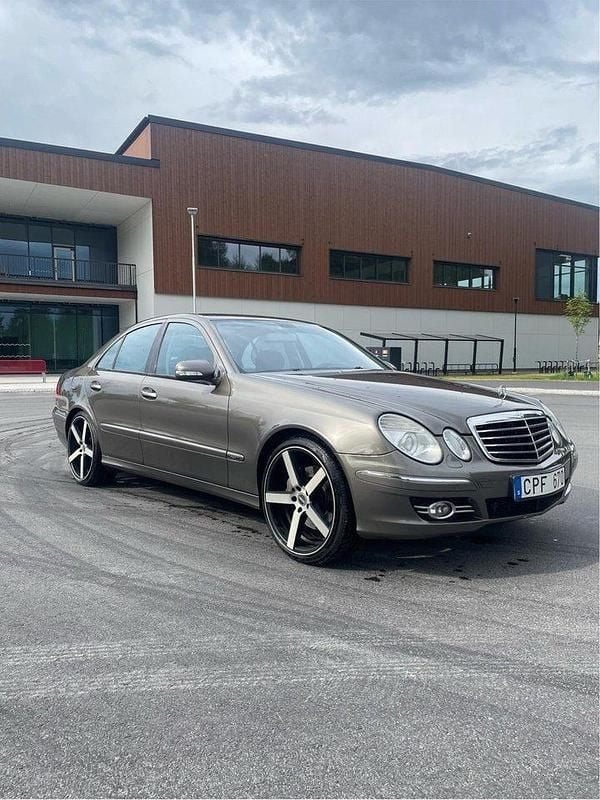 Silver Begagnad 2008 Mercedes E230 Avantgarde Sedan | 119 900 kr - Bild 1/4