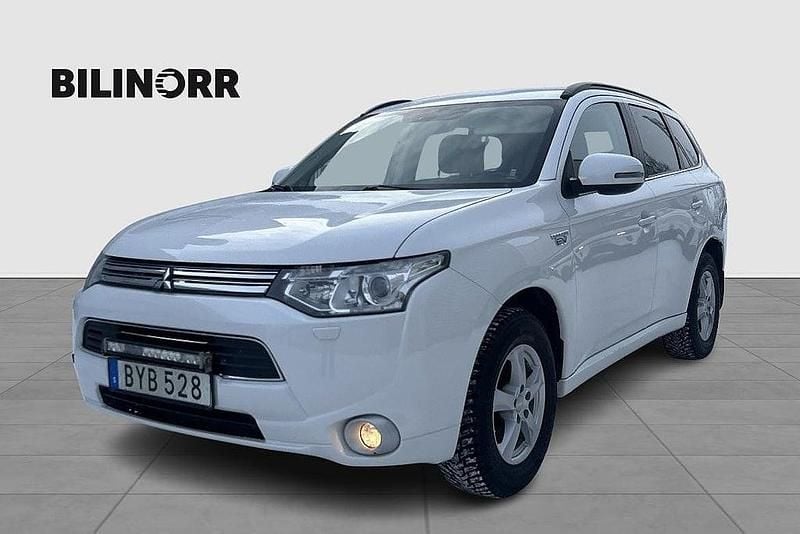 Begagnad Mitsubishi Outlander P-HEV 121 HK (88 kW) 2014 Vit SUV